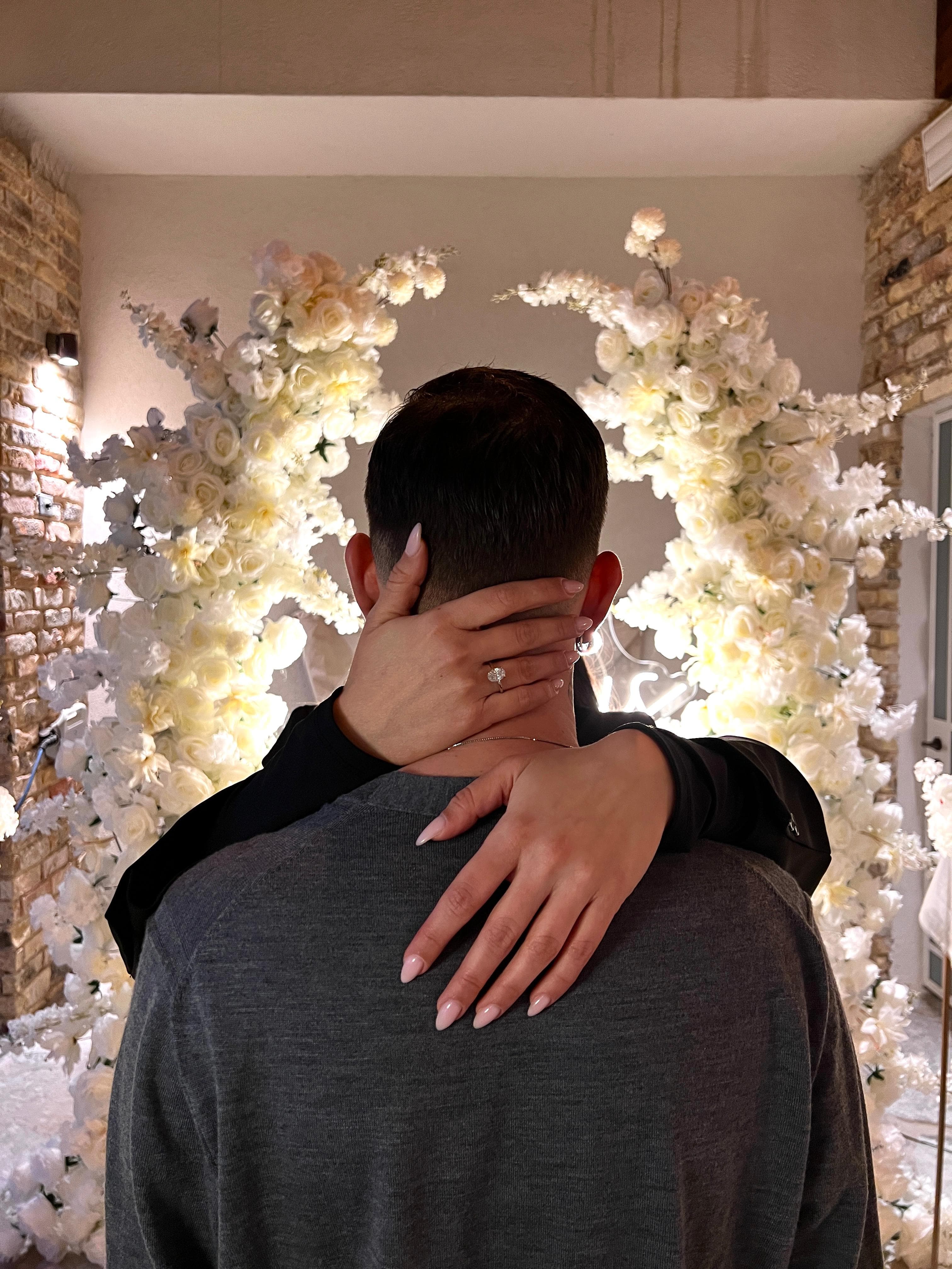 חיבוק של אושר